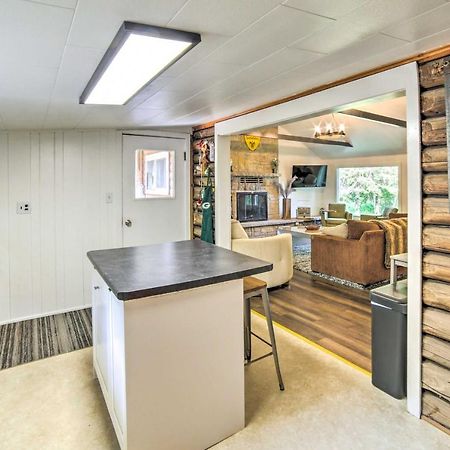 Crivitz Lakefront Escape With Boat Dock And Slip! Exterior foto