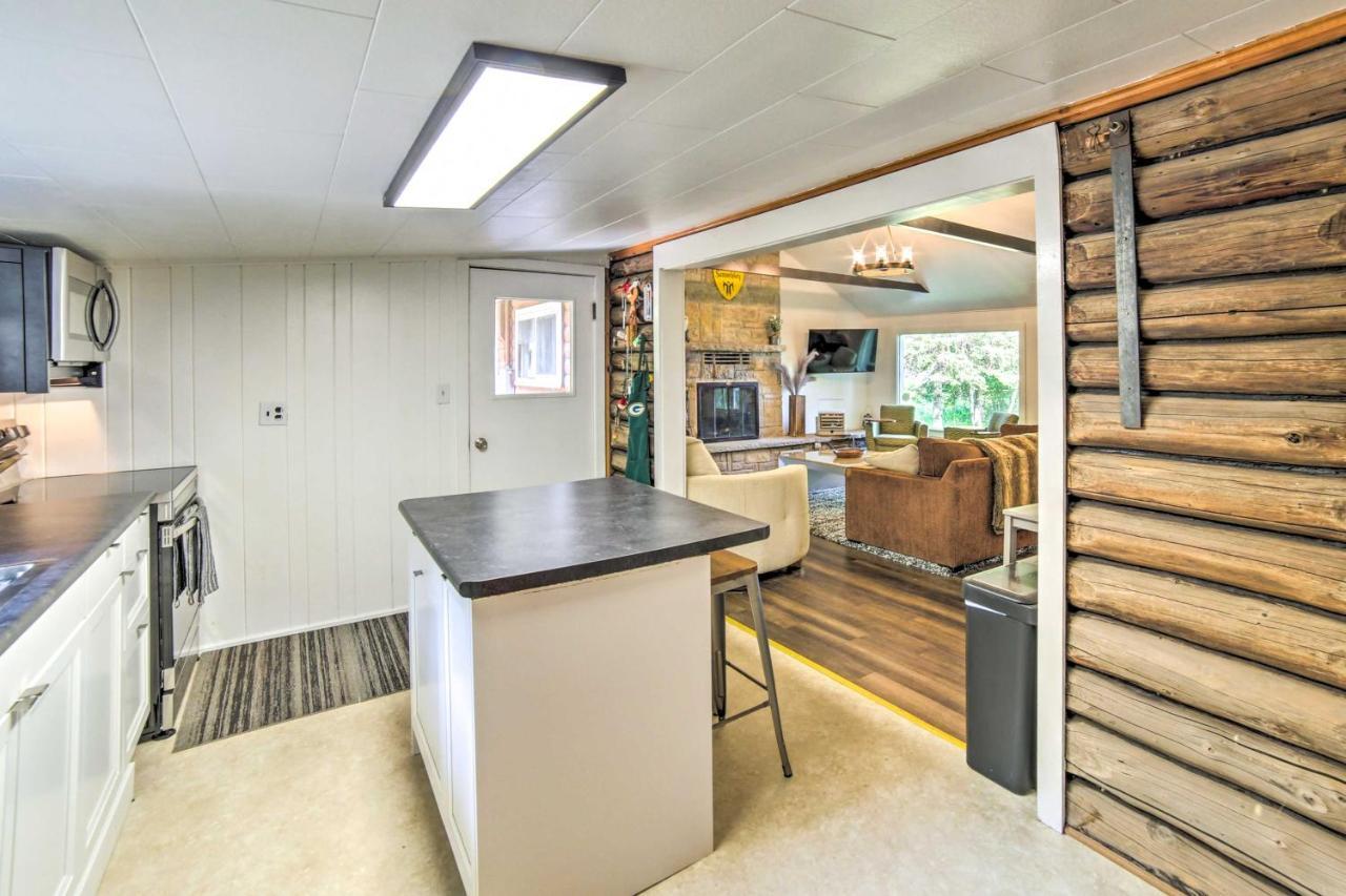 Crivitz Lakefront Escape With Boat Dock And Slip! Exterior foto