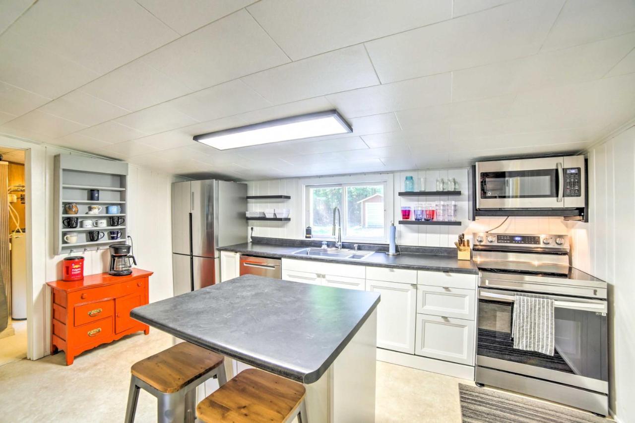 Crivitz Lakefront Escape With Boat Dock And Slip! Exterior foto